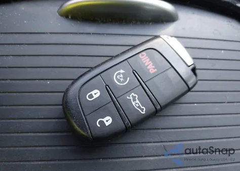 2019 Chrysler 300 из США, поврежденный, VIN 2C3CCABG9KH617937